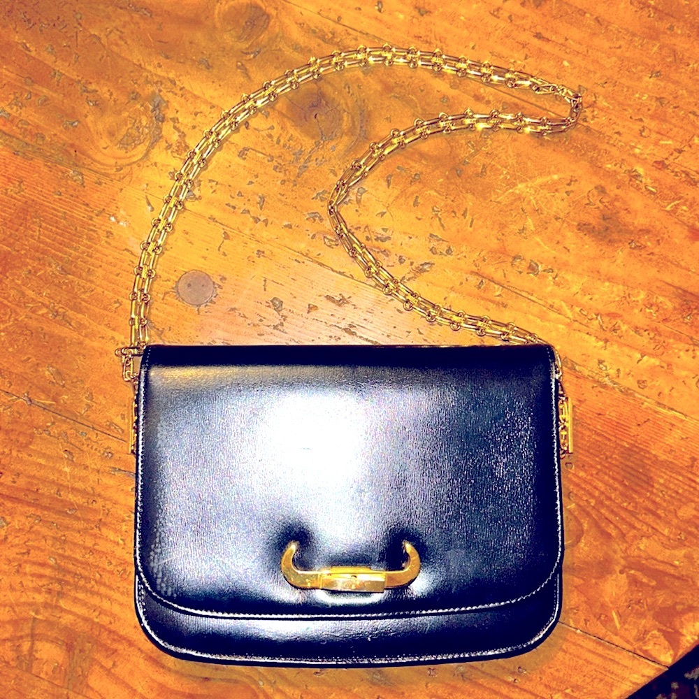 RARE VINTAGE NAVY LEATHER SAKS 5th AVE shoulder bag with. Gold chain